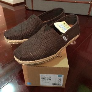 NWT Toms Chocolate Freetown Classics Shoe